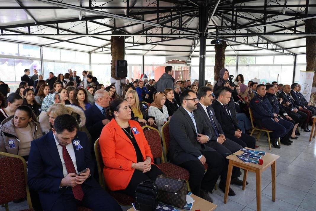 Akhisar’da “Eğitimde Kadın Eli” Projesi Tanıtıldı