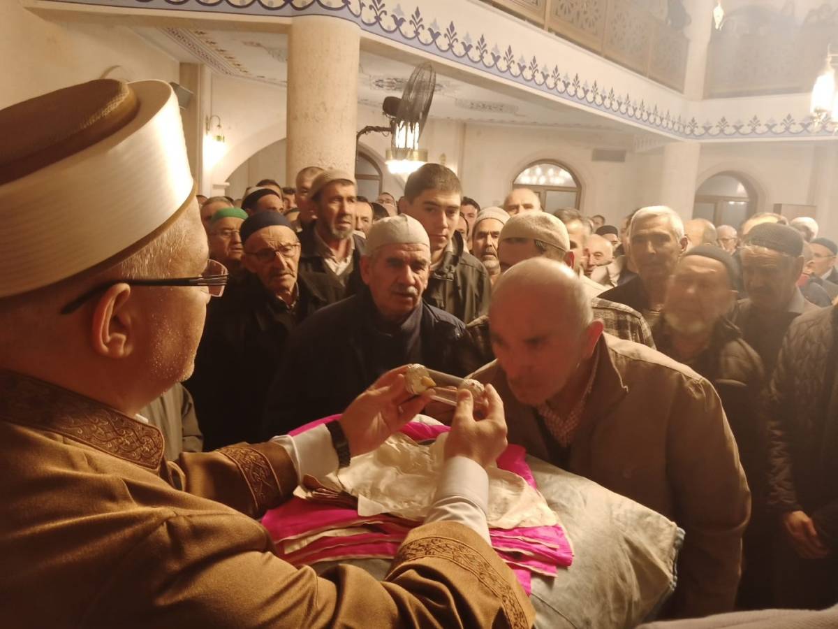 Akhisar’da Sakal-ı Şerif Coşkusu ve İftar Sofrası Birleşti