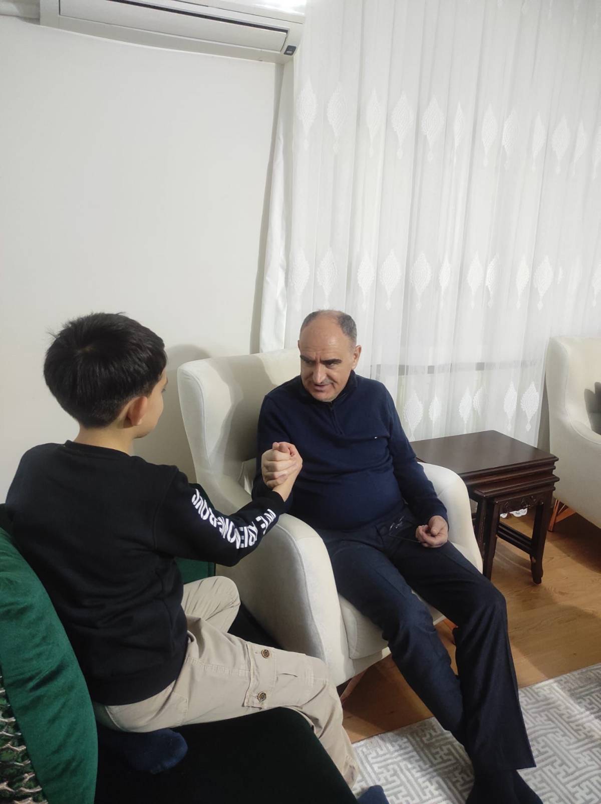 Vahdettin Özkan ve Eşi Ruhan Özkan, Şehit Ailesi ve Çocuklarla Aynı Sofrada Buluştu