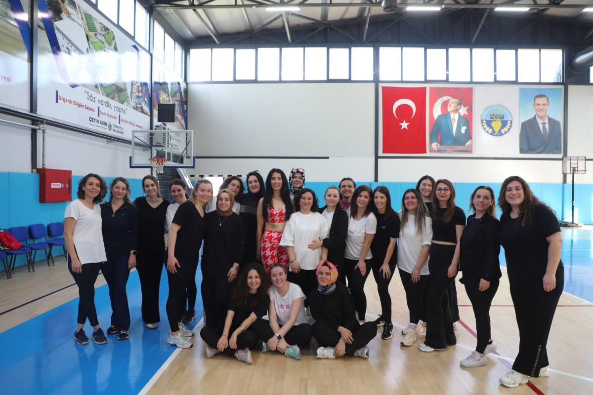 Turgutlu Belediyesi’nin 8 Mart’a Özel Zumba Etkinliği Büyük İlgi Gördü