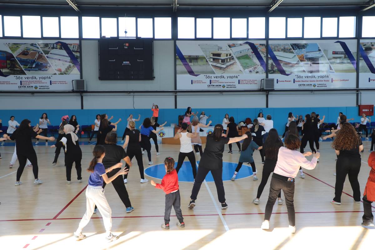 Turgutlu Belediyesi’nin 8 Mart’a Özel Zumba Etkinliği Büyük İlgi Gördü