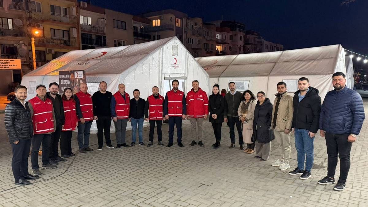 Arınç’tan Merkezde İftar, Salihli’de Sahur
