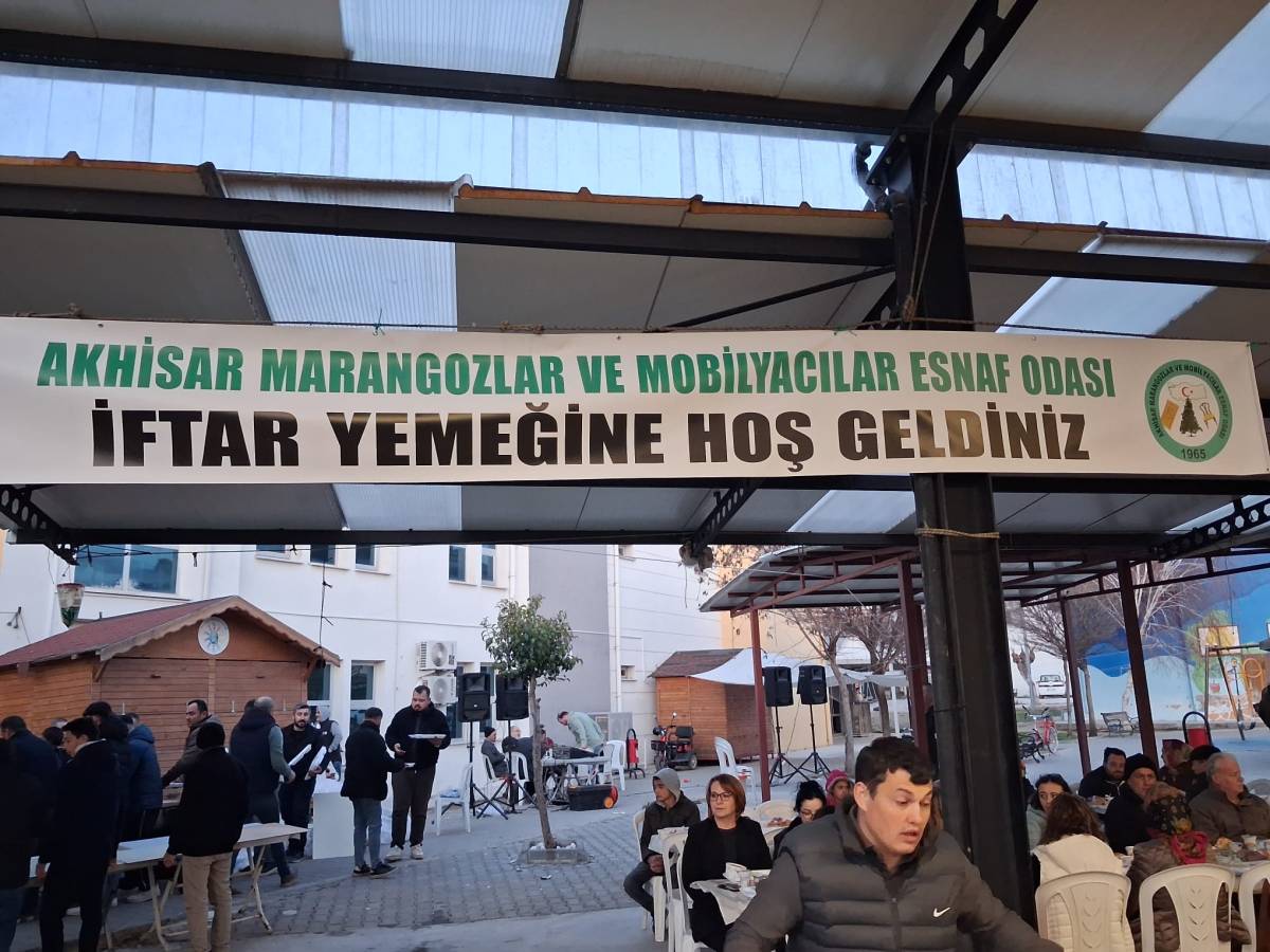 Akhisar Mobilyacı Esnafından Dev İftar: Birlik Mesajı Verildi