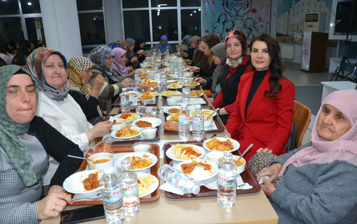 Muradiye KYK’da “Üç Kuşak Ramazan” Programı Düzenlendi