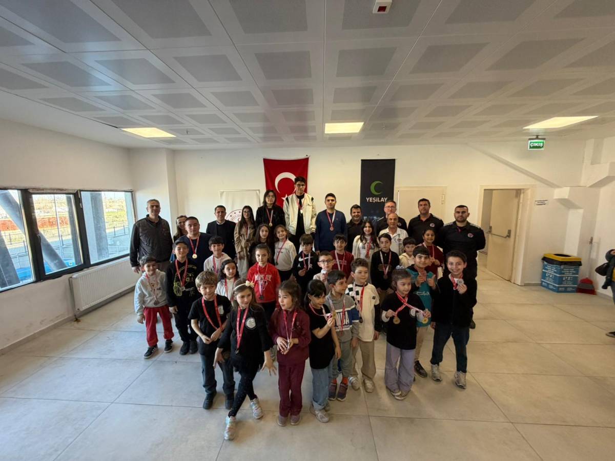 Yeşilay Haftası’nda Satranç Turnuvasına Yoğun İlgi