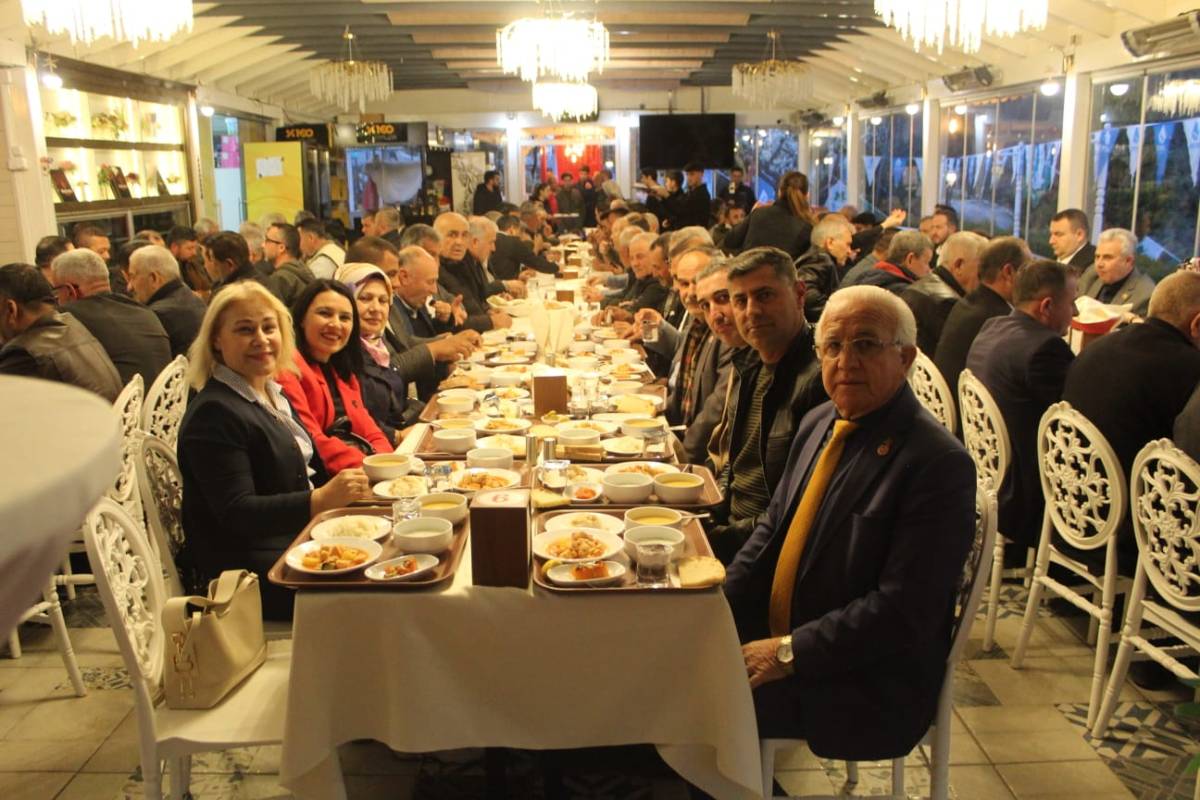 Salihli’de Yeni Yol Grubu’ndan Birlik ve Beraberlik İftarı