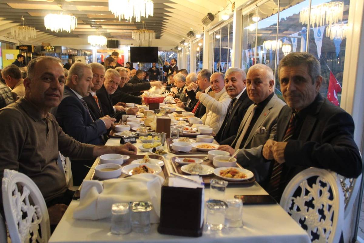Salihli’de Yeni Yol Grubu’ndan Birlik ve Beraberlik İftarı
