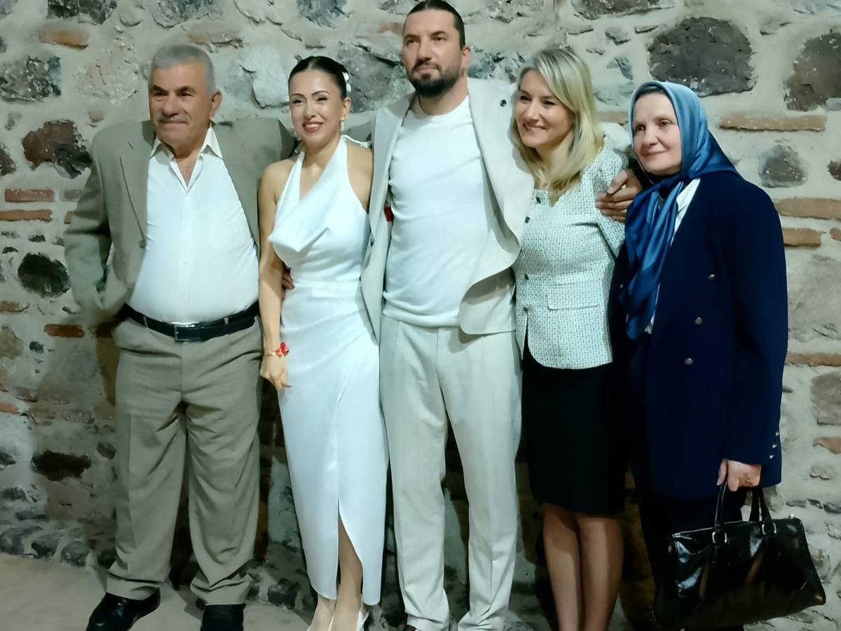 Manisa’da Mutlu Gün: Bilge Demiray Evlendi