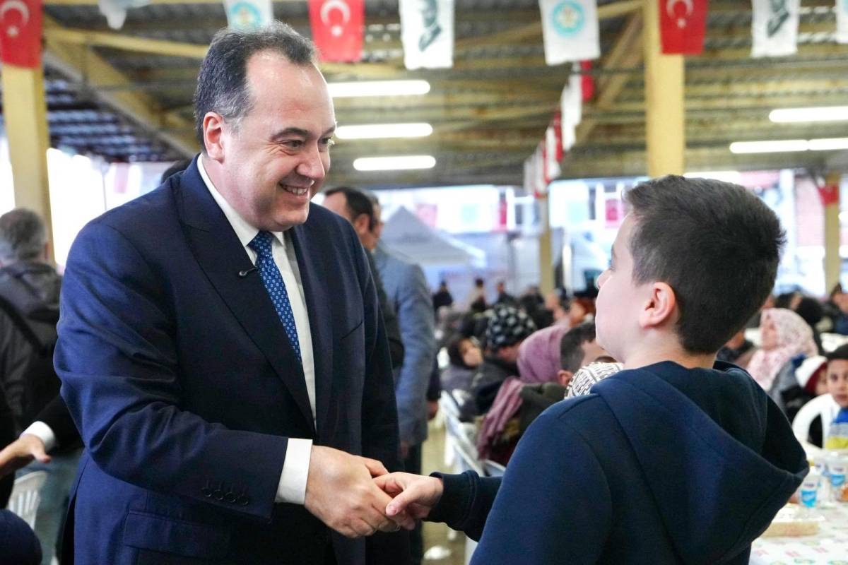 Büyükşehir’in İftar Sofrası Kırkağaç’ta Kuruldu