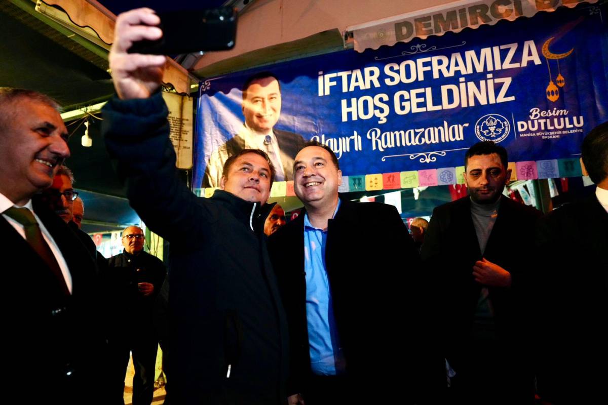 Demirci’de Binlerce Kişi Dev İftar Sofrasında Buluştu