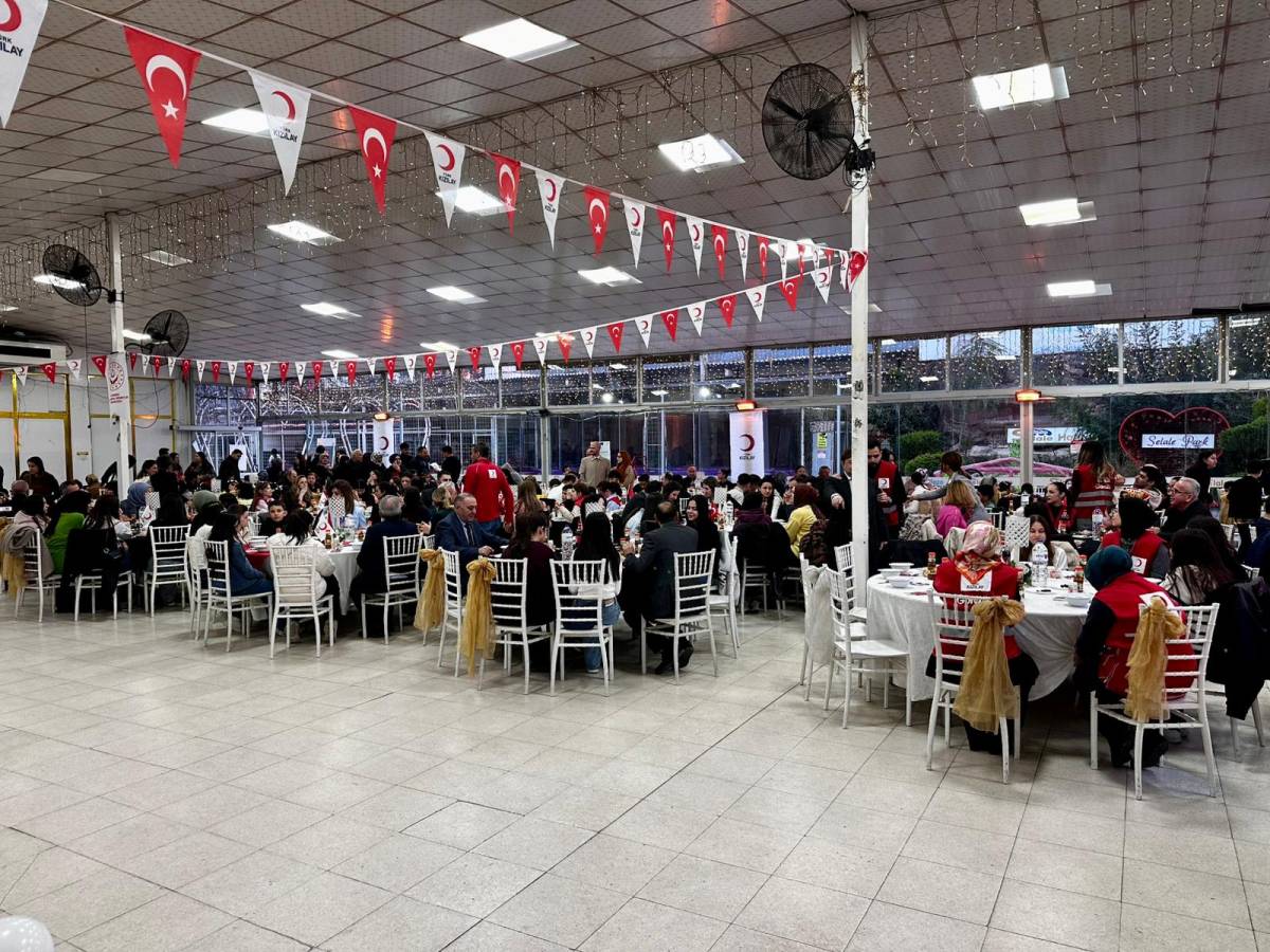 Manisa’da Dünya Yetimler Günü’nde 500 Çocuk İçin İftar Sofrası