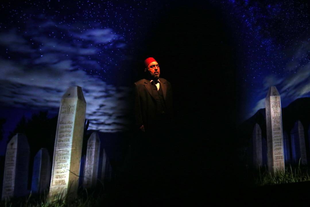 MCBÜ’de Sahnelenen Tiyatro Oyunu İzleyicileri Büyüledi