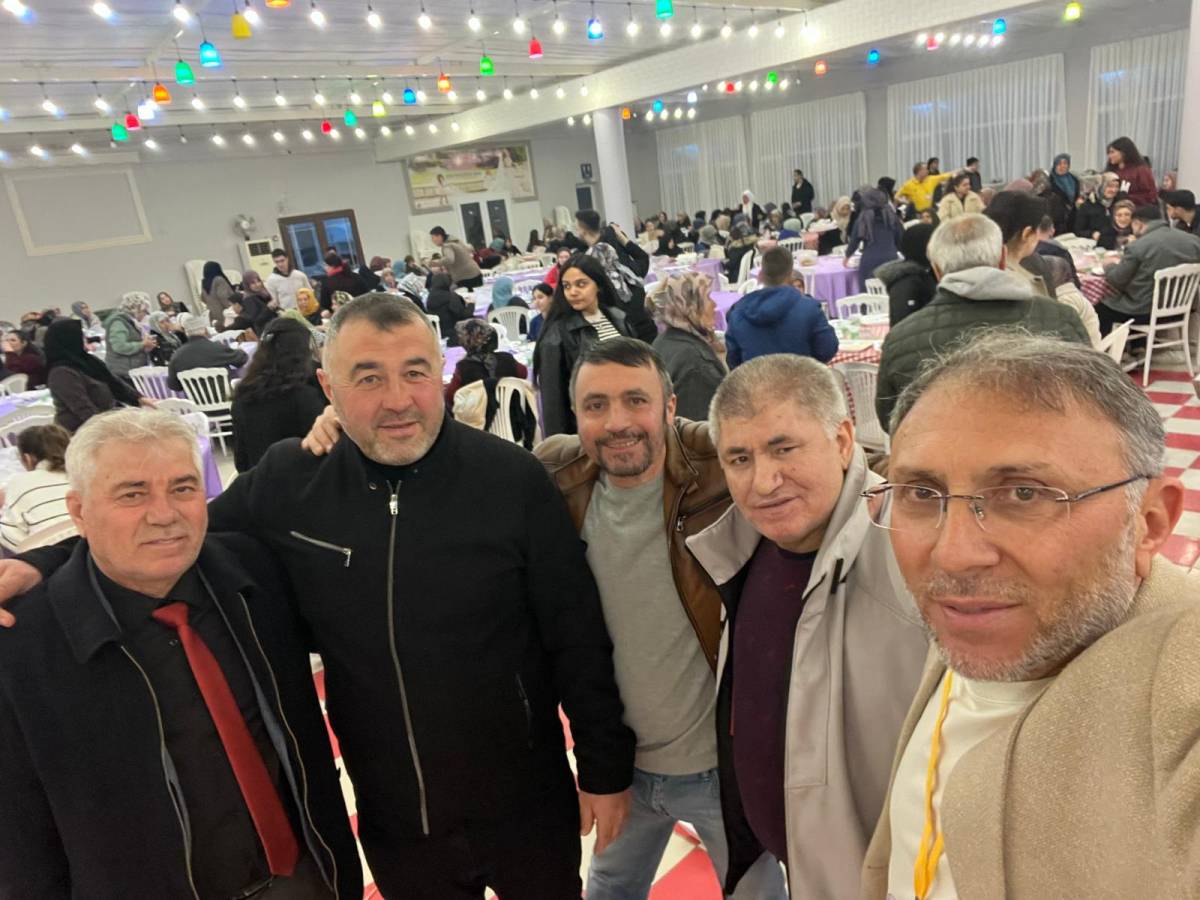 Ahmetli'de Yüzlerce Kişi Geleneksel İftar Sofrasında Buluştu