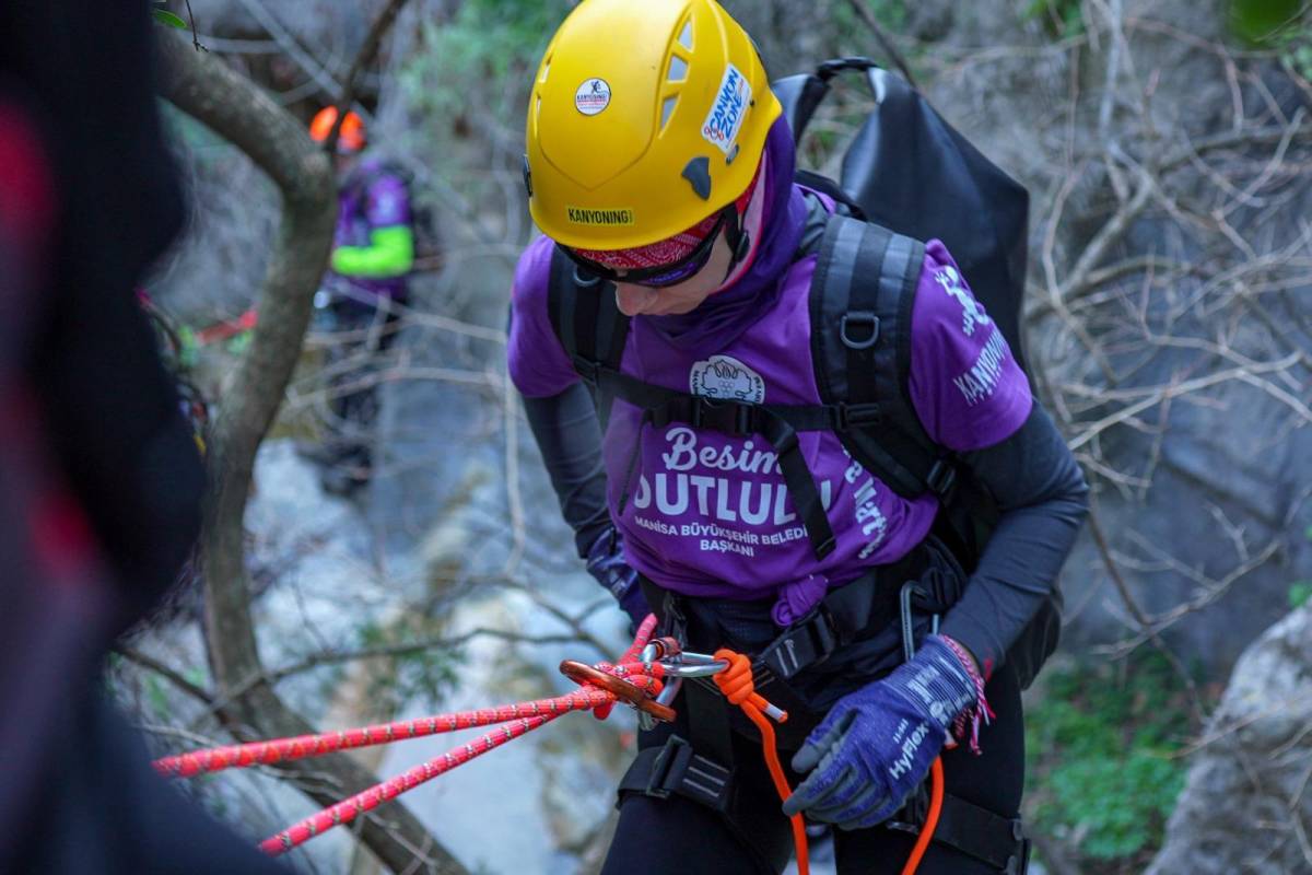 Kadın Sporcular 8 Mart’ta Gelin Uçtu Kanyonu’nu Geçti