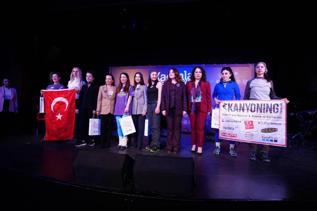 Kadın Sporcular 8 Mart’ta Gelin Uçtu Kanyonu’nu Geçti