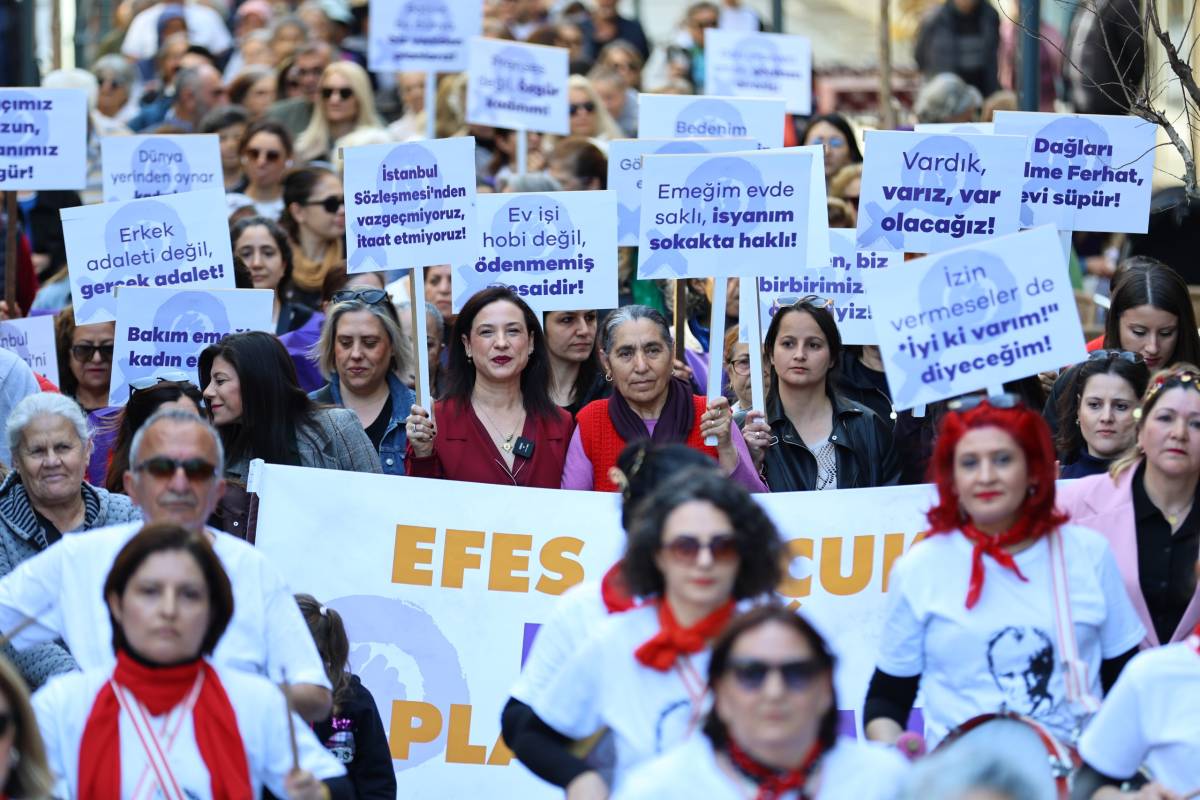 Efes Selçuklu Kadınlar Hakları İçin Sokaklara Döküldü