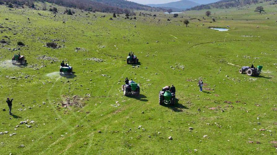 Manisa Büyükşehir Belediyesi’nden Meralara Can Suyu: Kırkağaç’ta Gübreleme Desteği