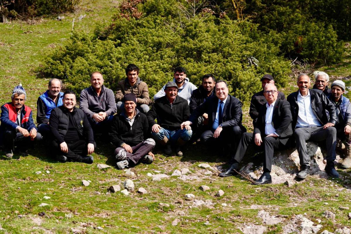 Manisa Büyükşehir Belediyesi’nden Meralara Can Suyu: Kırkağaç’ta Gübreleme Desteği