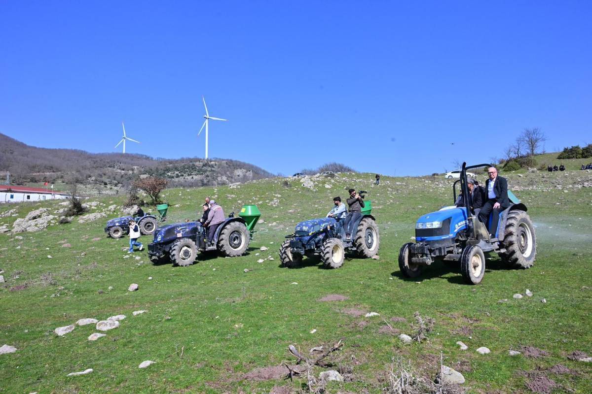 Manisa Büyükşehir Belediyesi’nden Meralara Can Suyu: Kırkağaç’ta Gübreleme Desteği