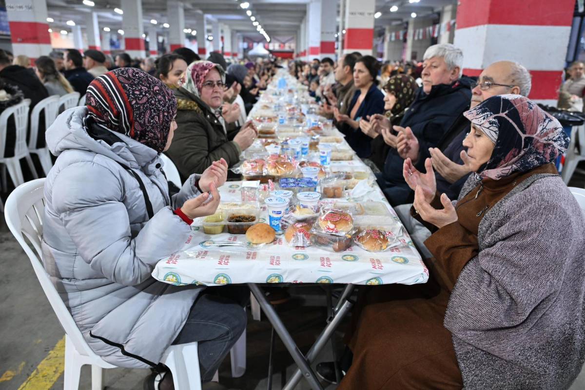 Manisa Büyükşehir’in iftar sofrası Soma’da