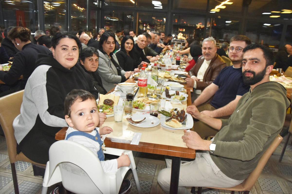 Manisa Dostlar Meclisi İftar Sofrasında Buluştu