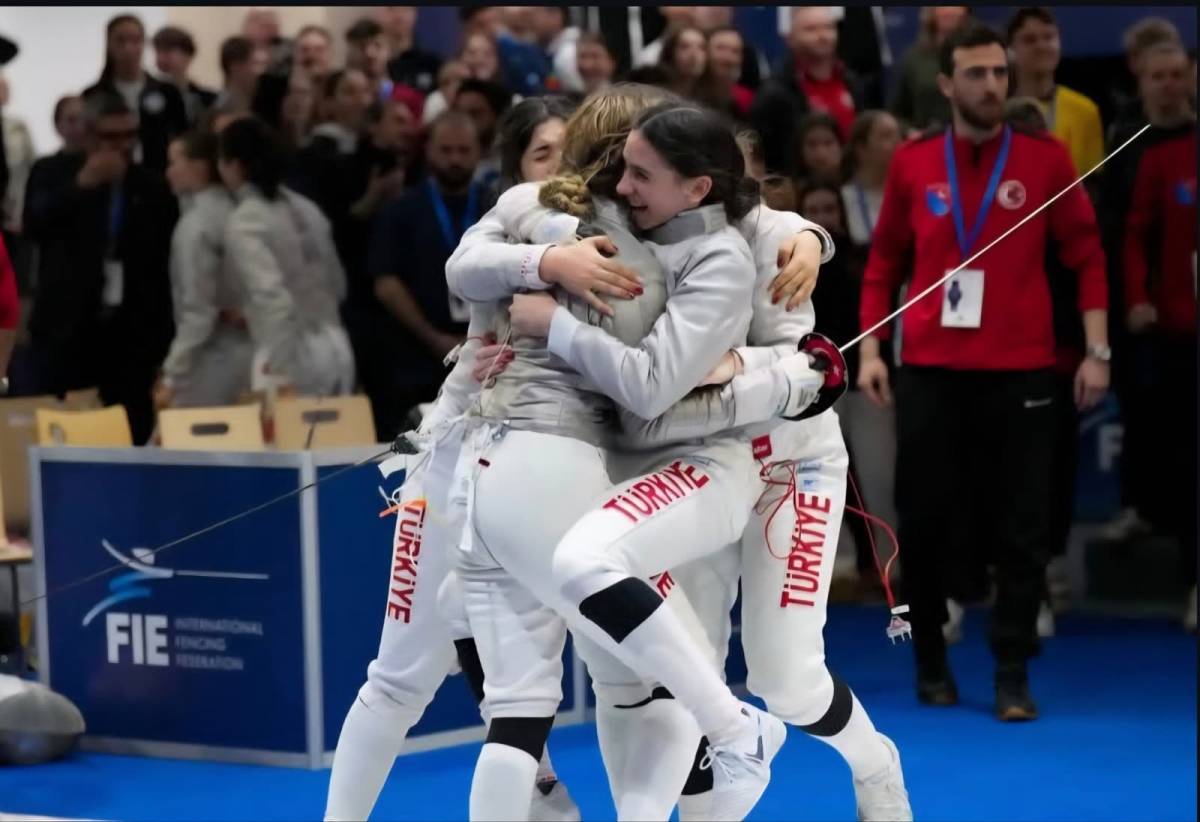 Manisalı Berra Kürek Eskrimde Avrupa İkincisi Oldu