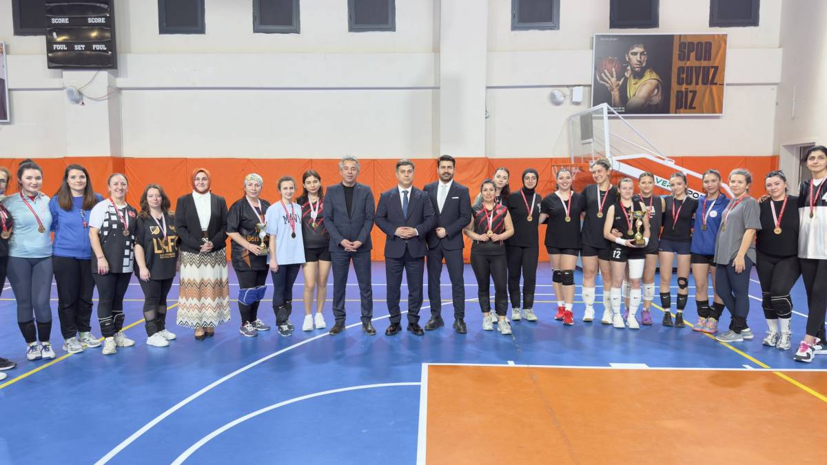 Manisa’nın 17 İlçesinde 8 Mart’a Özel “Evinin Sultanları” Voleybol Coşkusu