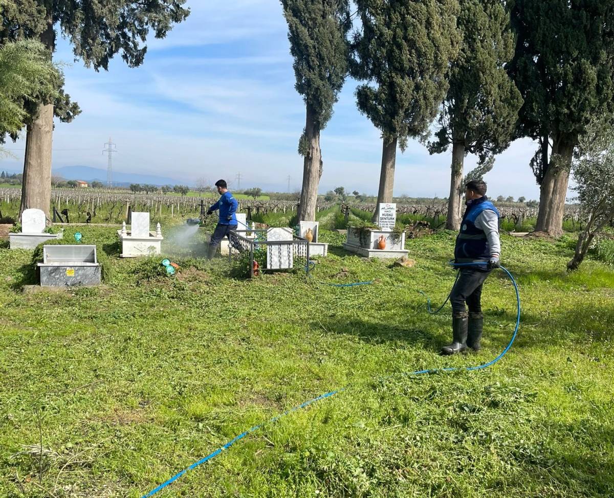Manisa’da Mezarlıklar Bayrama Hazırlanıyor