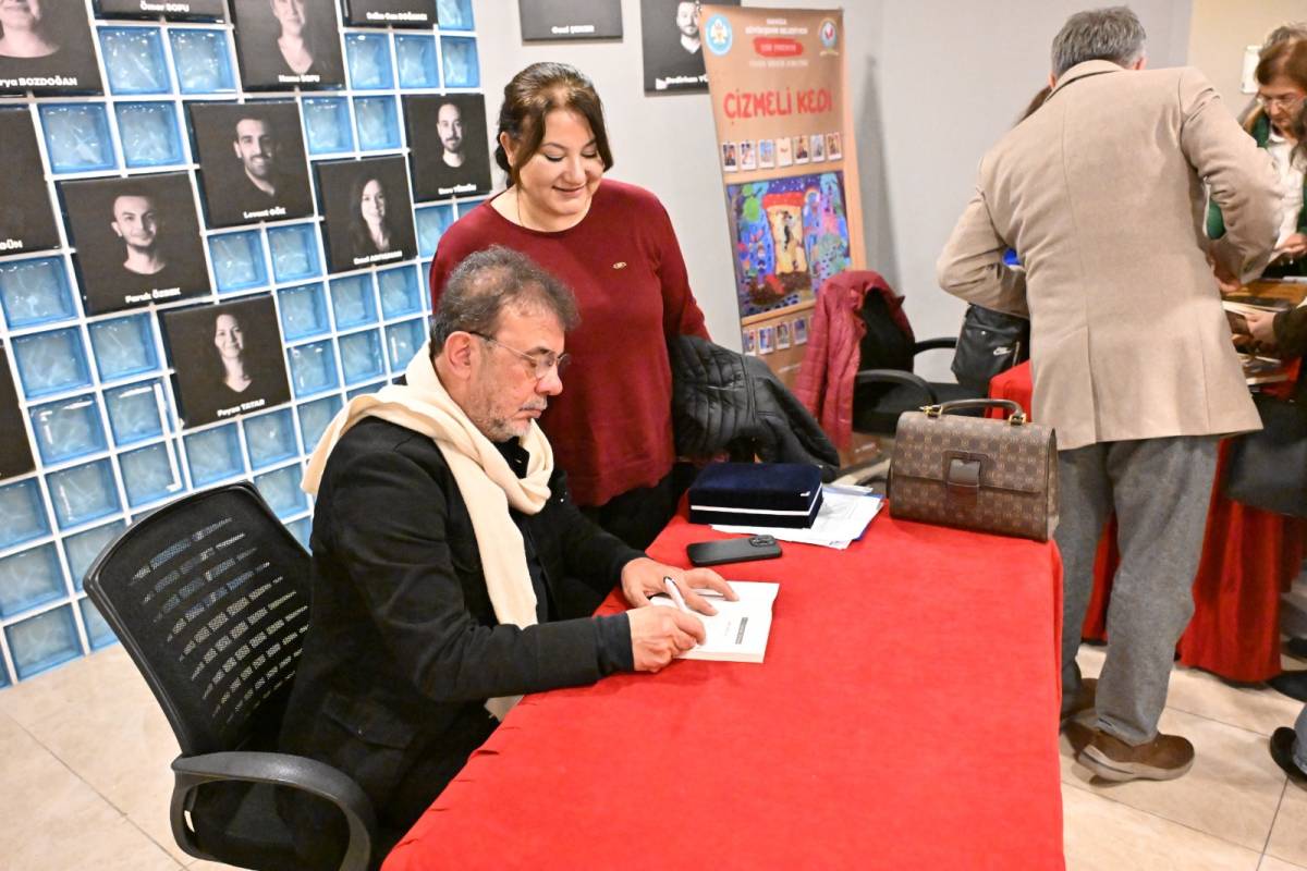 Nebil Özgentürk Manisa’da sanatseverlerle buluştu