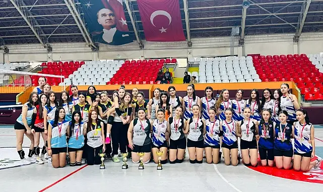 Akhisar Şeyh İsa Anadolu Lisesi Voleybolda Şampiyon Oldu
