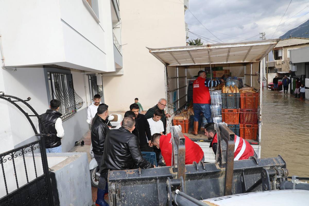 Şehzadeler’den mahsur kalanlara yardım