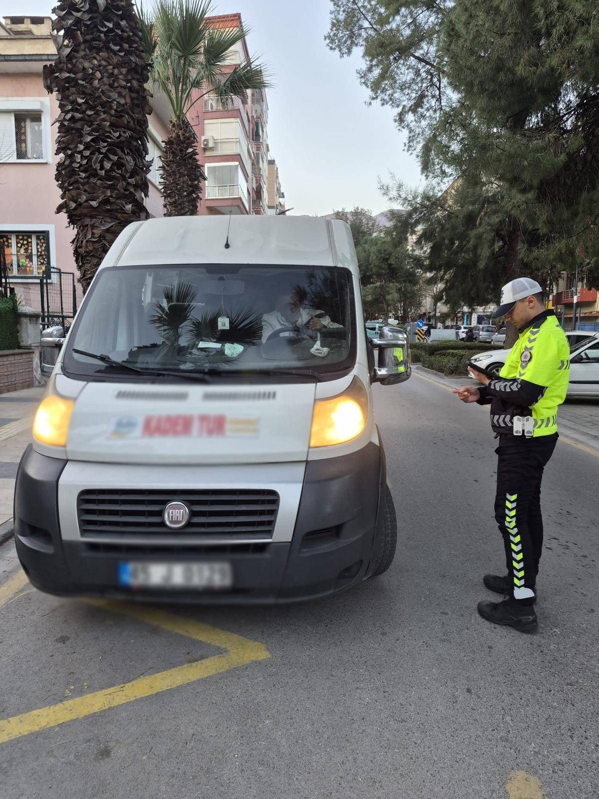 Manisa’da Otobüslere Emniyet Kemeri Denetimi: 5 Binden Fazla Yolcu Bilgilendirildi