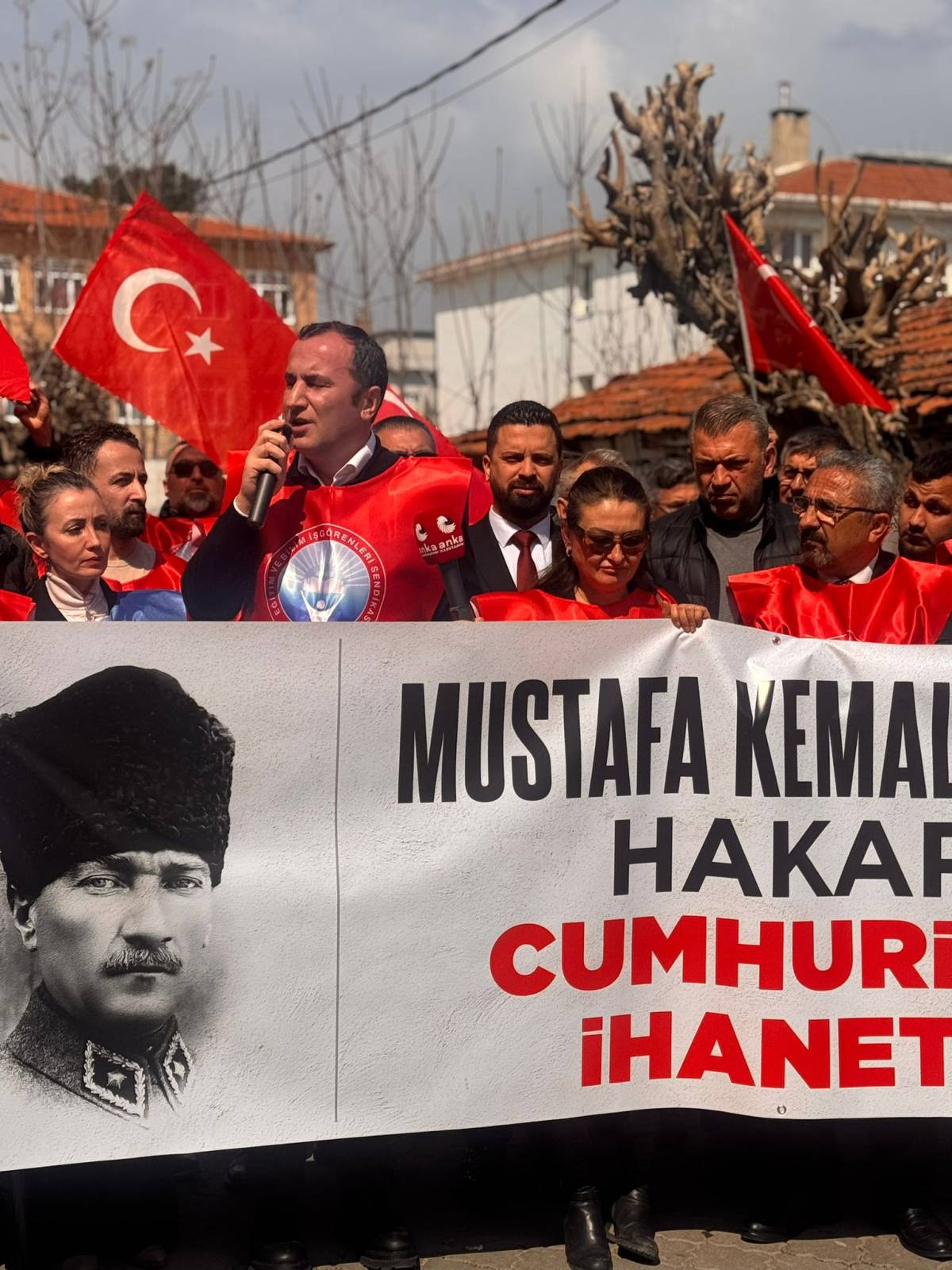 Eğitim-İş’ten Turgutlu’da sert açıklama