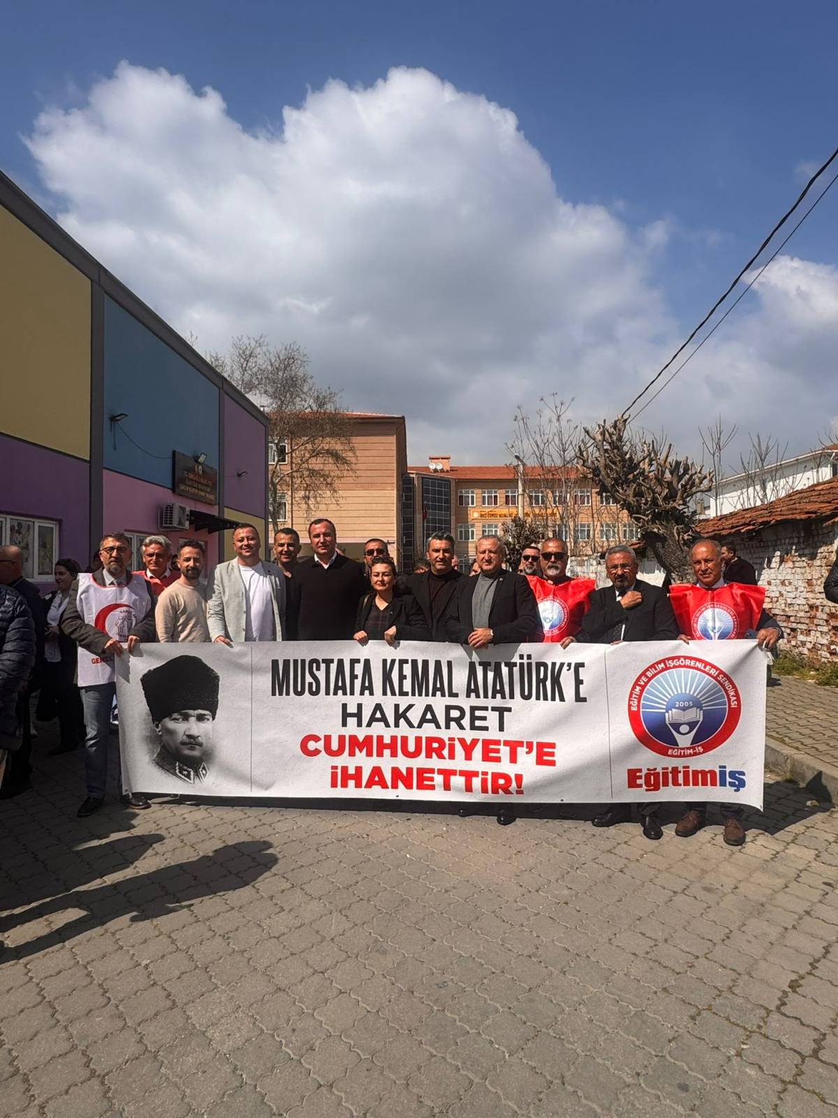 Eğitim-İş’ten Turgutlu’da sert açıklama