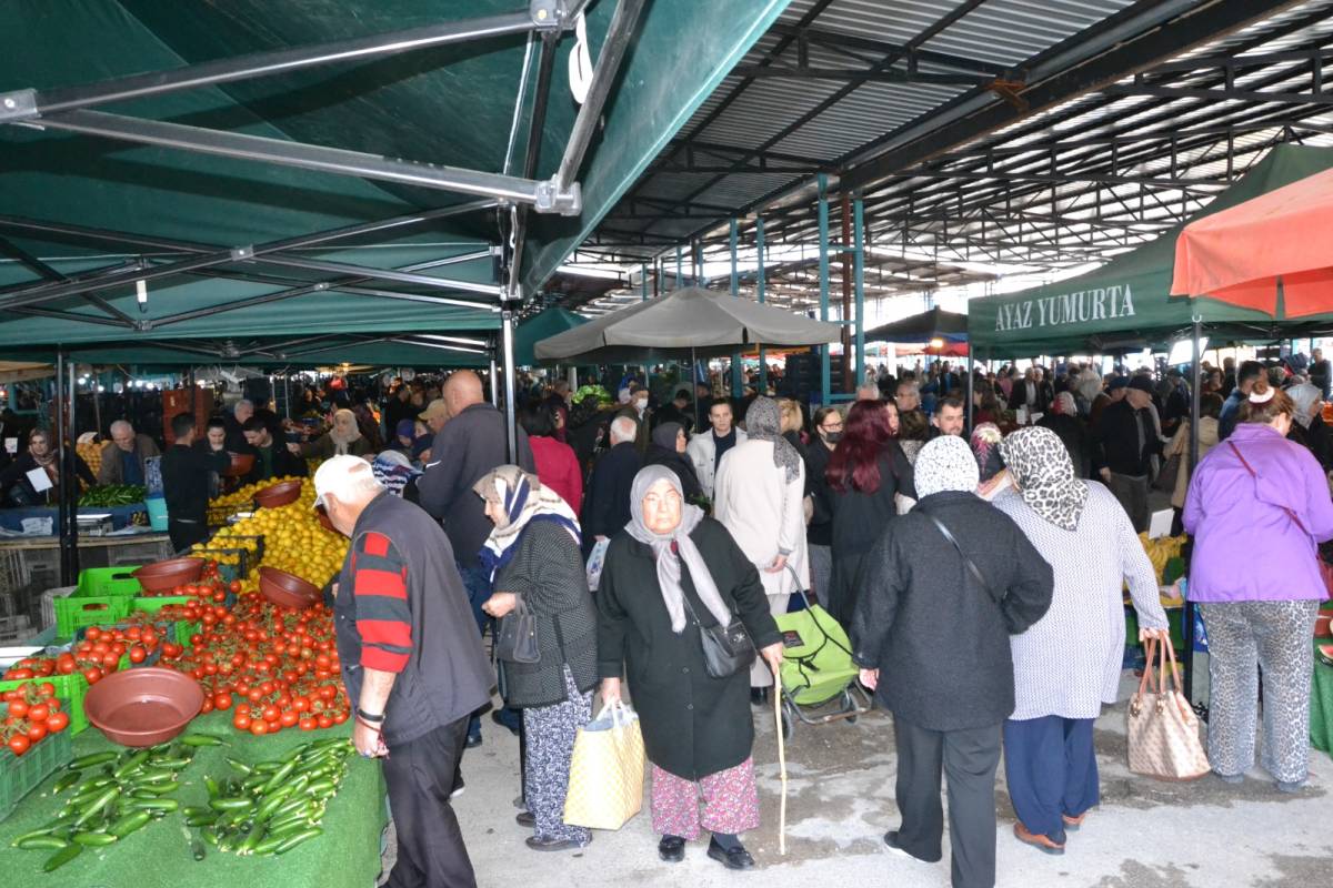 Manisa Pazarı’nda Fiyatlar Cep Yakıyor
