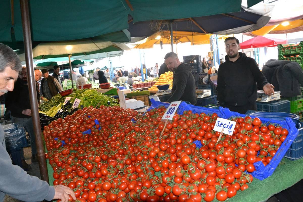 Manisa Pazarı’nda Fiyatlar Cep Yakıyor