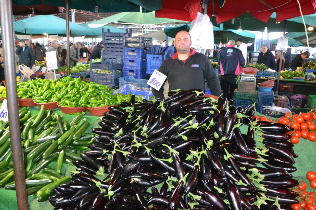 Manisa Pazarı’nda Fiyatlar Cep Yakıyor