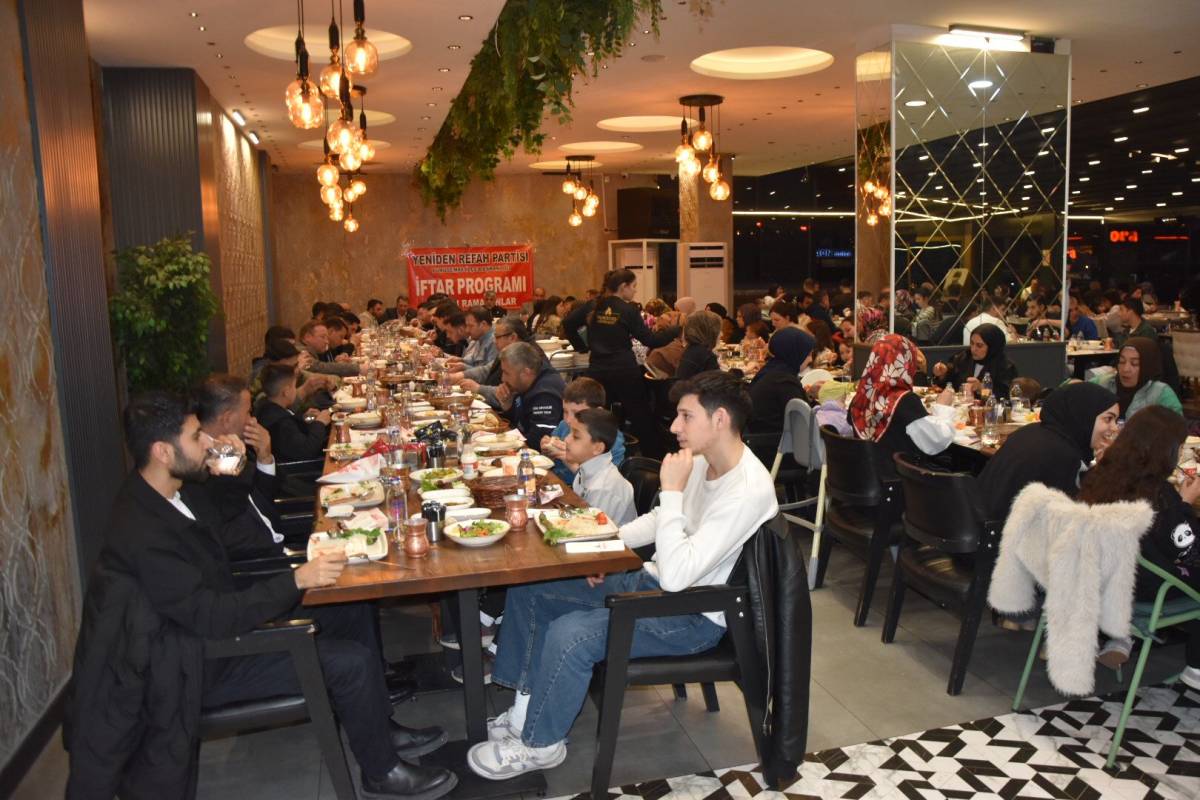 Yeniden Refah Partisi Yunusemre Teşkilatı Geleneksel İftar Programında Buluştu