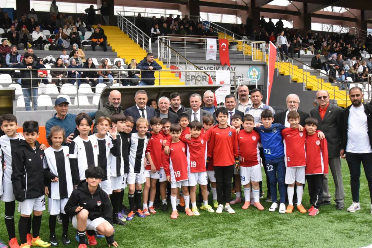 Yunusemre 23 Nisan Futbol Turnuvası'nda Kupa Manisaspor'un