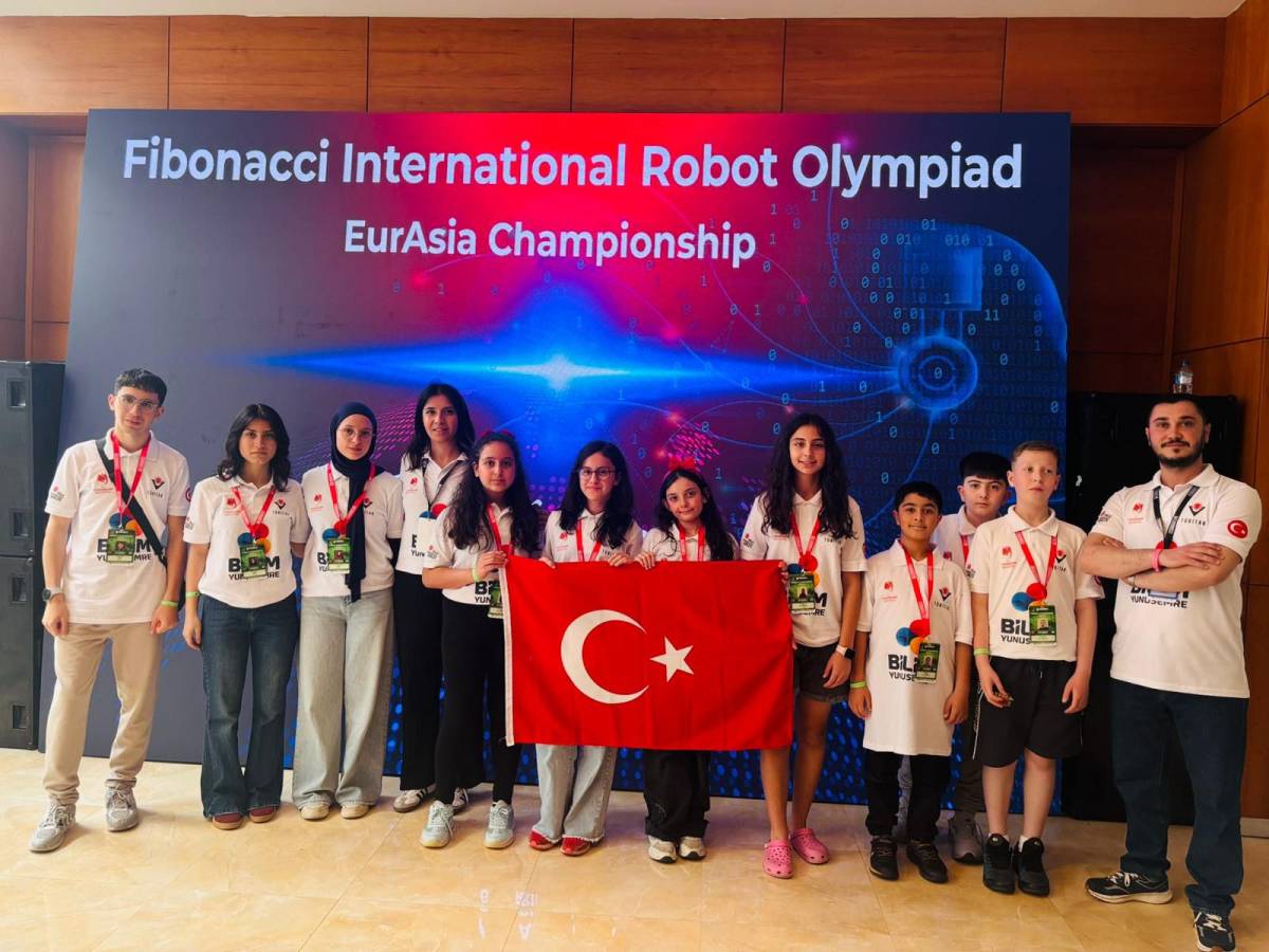 Bilim Yunusemre Takımları Avrasya Şampiyonası'na Damga Vurdu