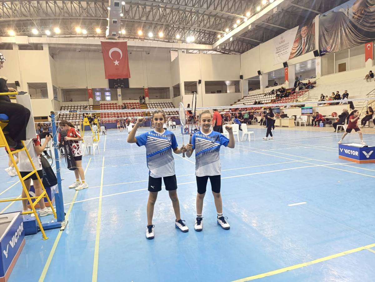 Yunusemreli Badmintoncular Türkiye Üçüncüsü