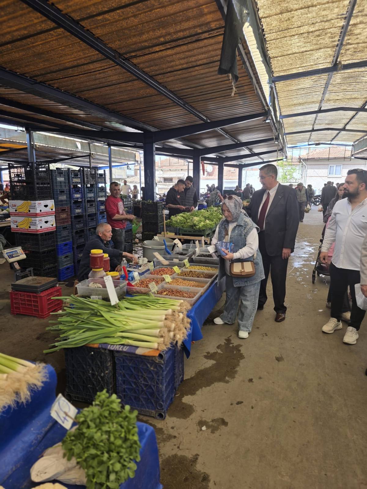 Akhisar’da Pazaryerinde Trafik Bilgilendirmesi
