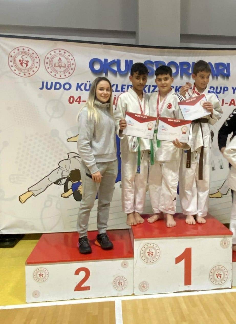 Yunusemre BS Judo Takımı Aydın’da Madalyaları Topladı