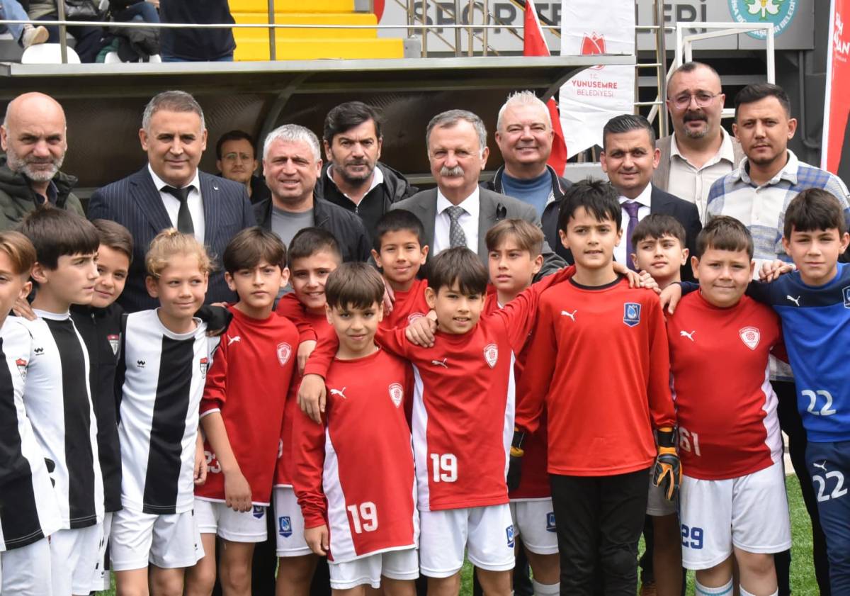 Yunusemre 23 Nisan Futbol Turnuvası'nda Kupa Manisaspor'un