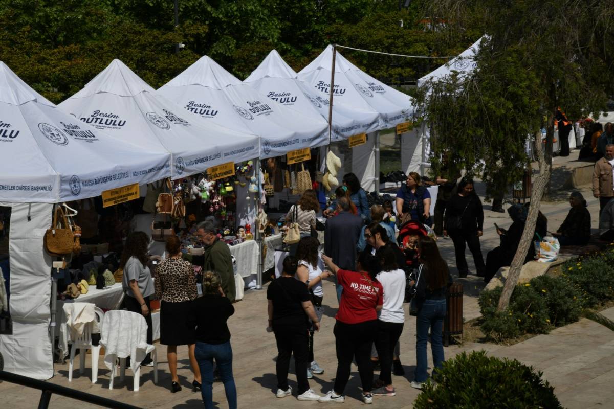 Yunusemreli Üreten Kadınların El Emeği Mesir Festivali’nde