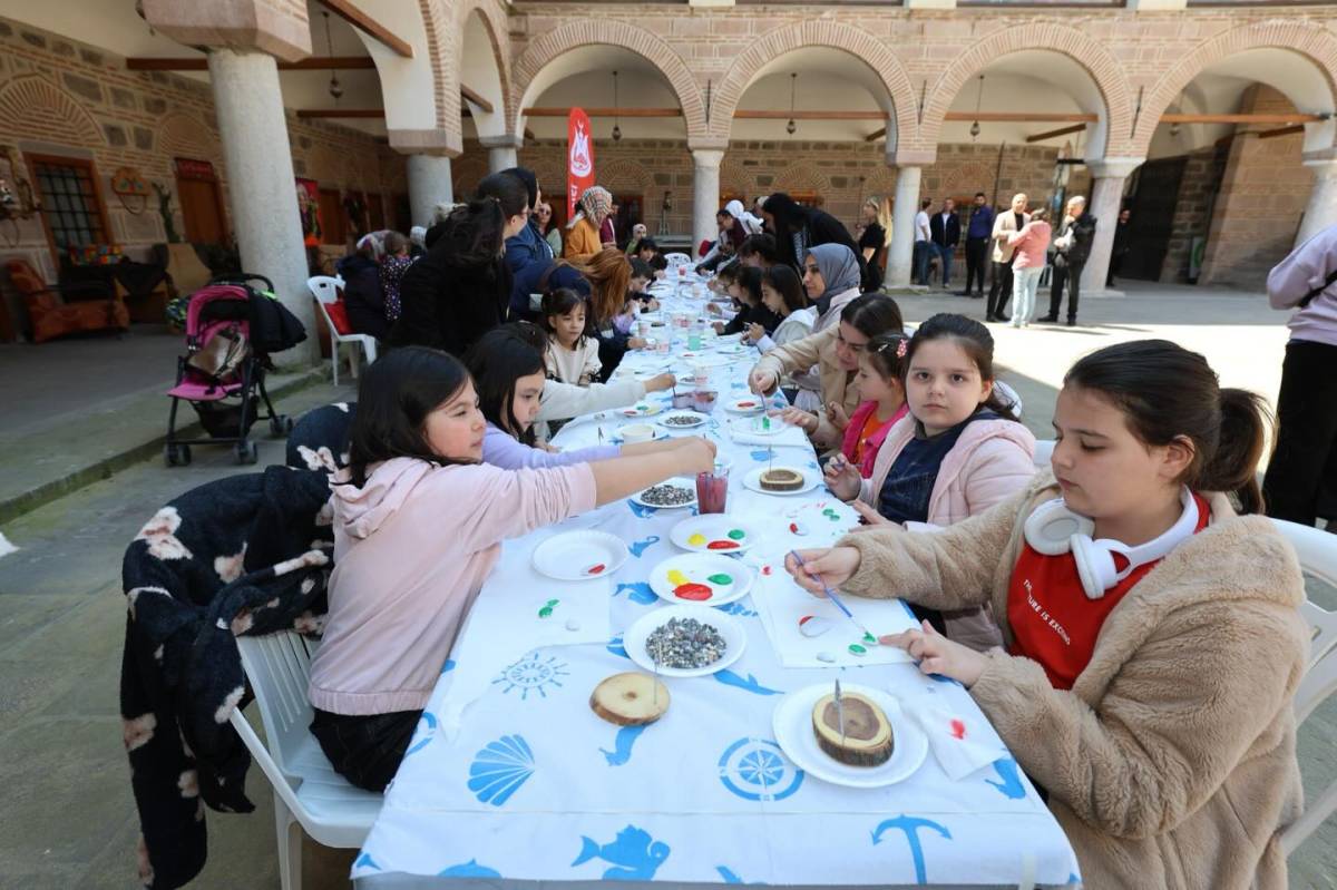 Şehzadeler’de Sanat Dolu Gün: Minik Eller Kurşunlu Han’da Buluştu