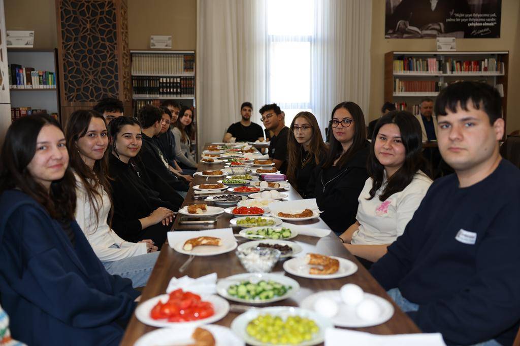 Başkan Şimşek YKS Adaylarıyla Kahvaltıda Buluştu