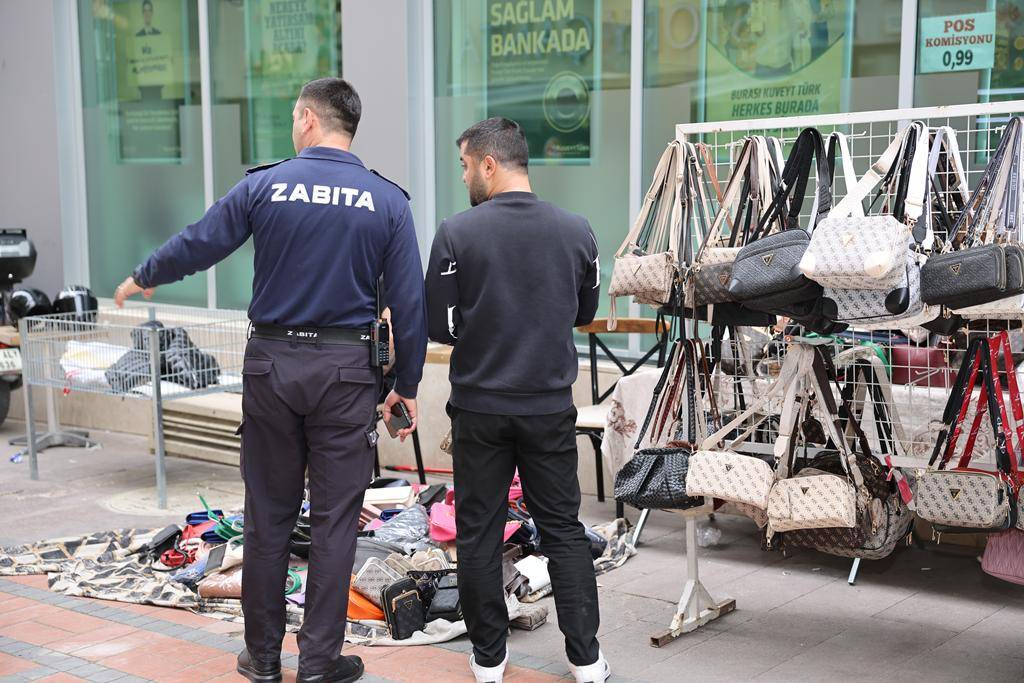 Şehzadeler’de Kaldırım İşgallerine Sıkı Denetim