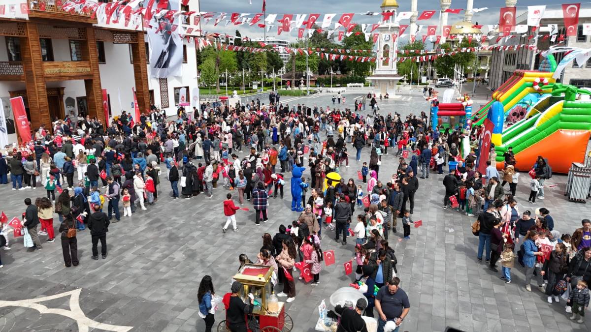 Yunusemre'de 23 Nisan Coşkusu Meydanlara Taştı