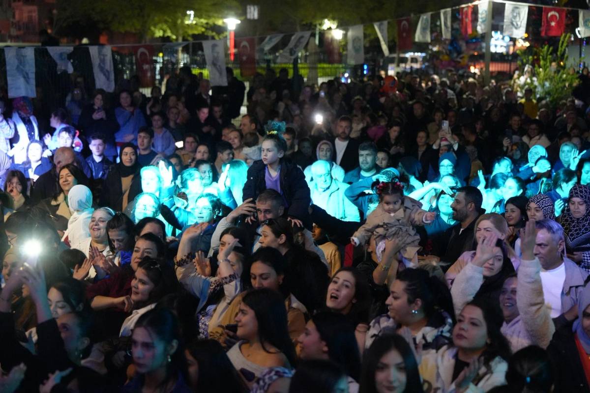 Turgutlu’da Roman Gecesi Coşkusu Yaşandı